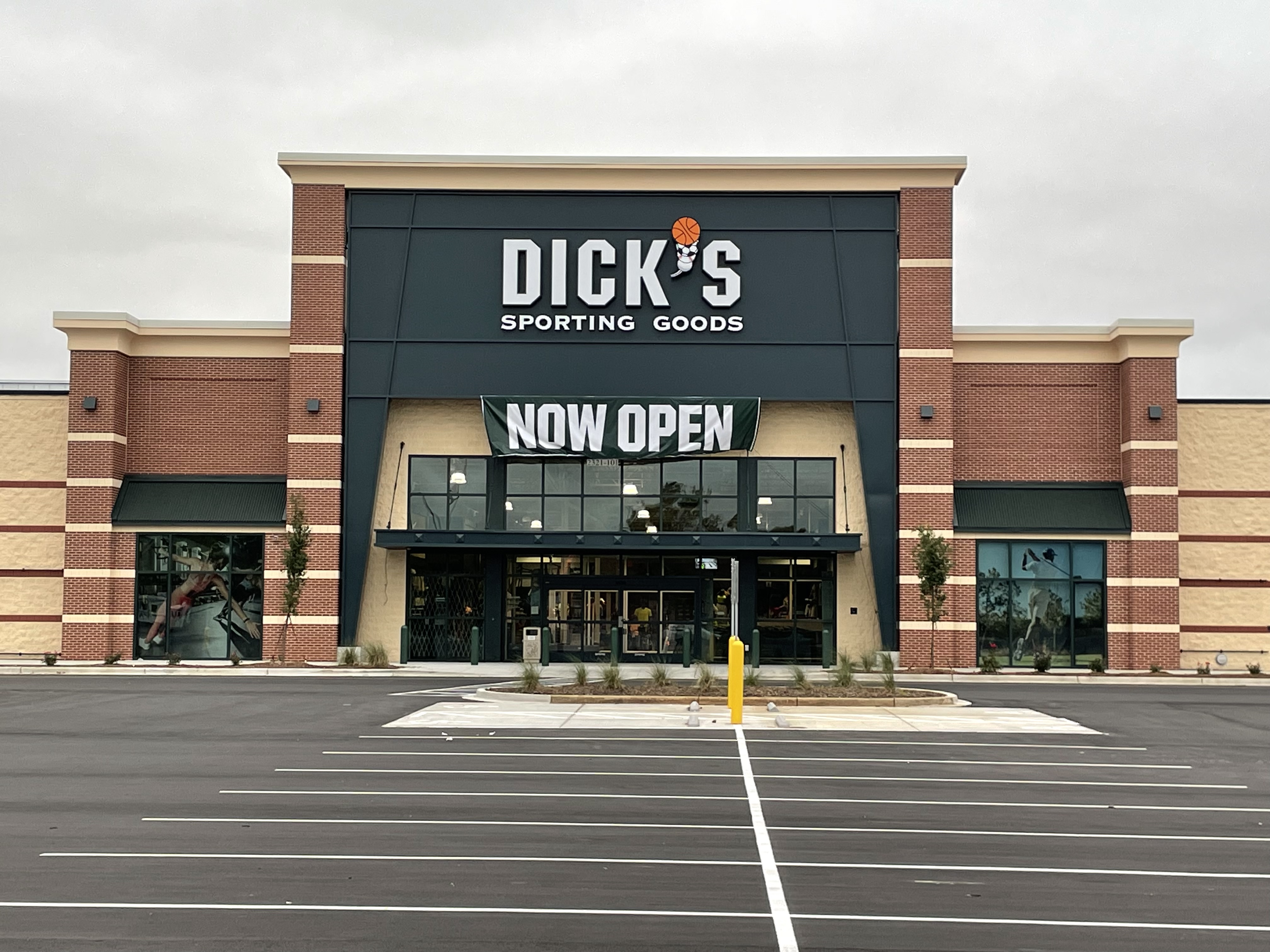 Store front of DICK'S Sporting Goods store in Rock Hill, SC
